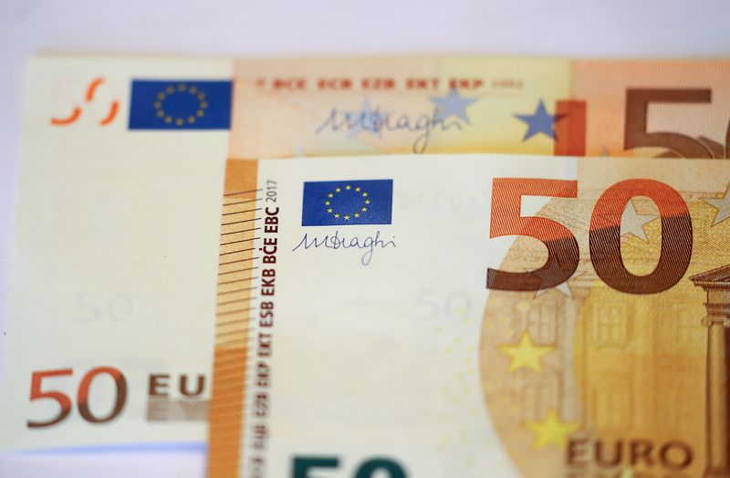 Euro expected to hold ground despite political tremors: Reuters poll